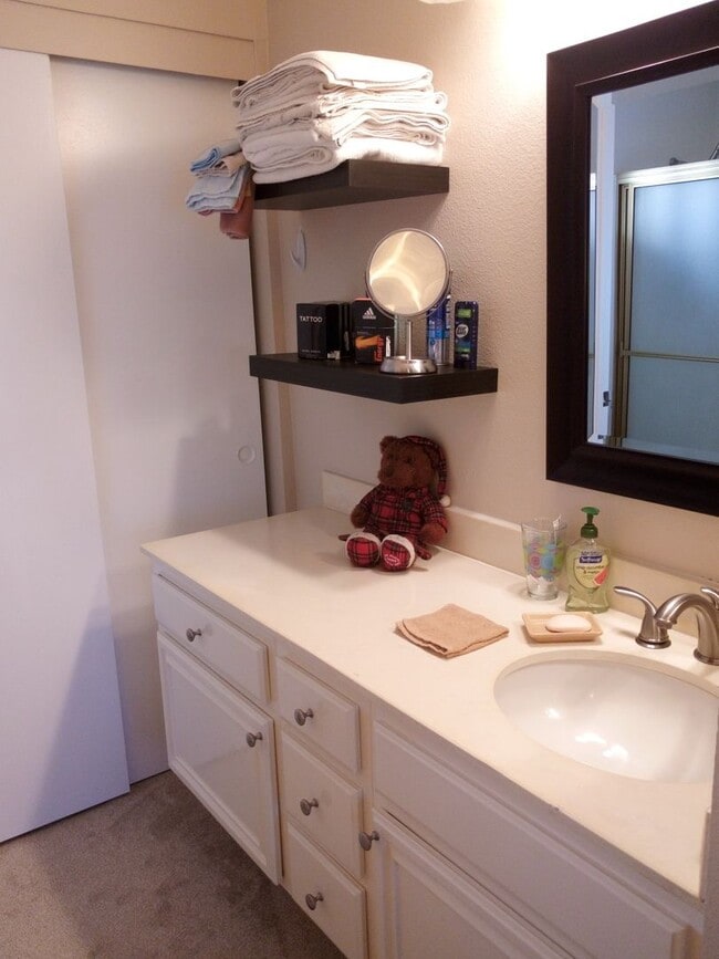 Building Photo - AVAILABLE NOW FOR PRE-PLEASING! 2 BEDROOM ...
