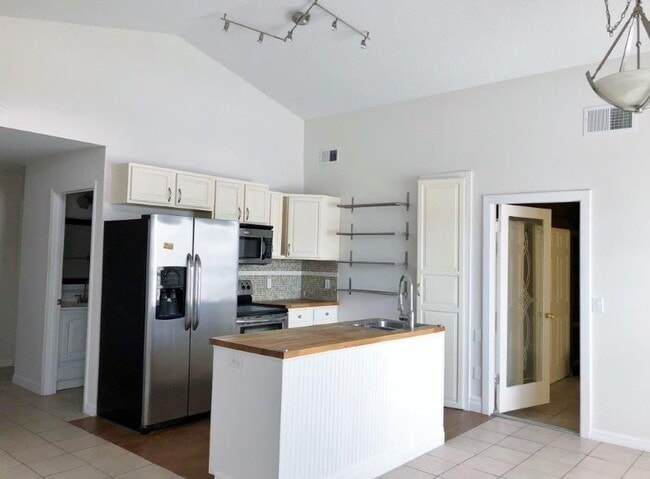 Building Photo - KISSIMMEE CUTE THREE BEDROOM HOME