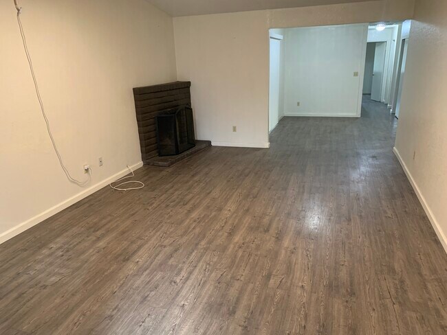 Livingroom - 6772 Herndon Pl
