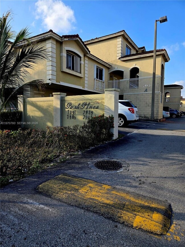 Foto del edificio - 7985 NW 8th St