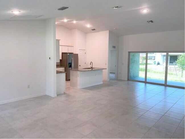 Foto del edificio - 22376 Blanchard Ave