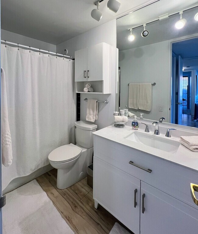 Foto del edificio - 345 W Fullerton Pky