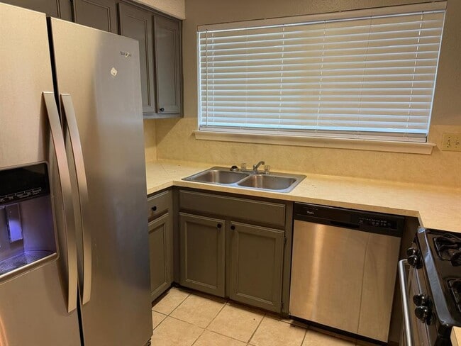 Building Photo - 6504 J Gregg Cove