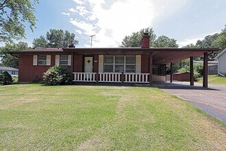 Building Photo - 1301 Bertling St