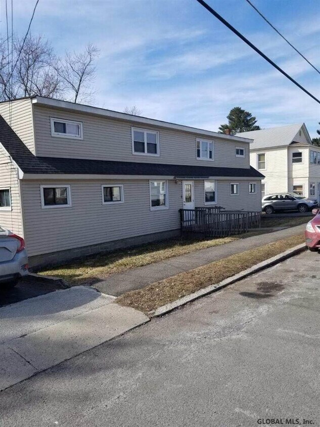 9 Edward St Unit D, Cohoes, NY 12047 Room for Rent in Cohoes, NY