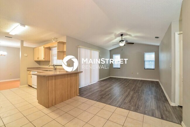 Foto del edificio - 3 Bedroom Pet-Friendly Home in Cocoa, FL with Main Street Renewal