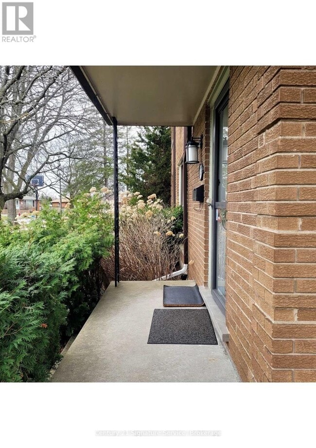 Building Photo - 1374 Charles Dr