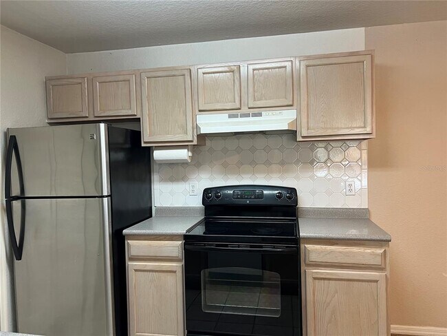 Foto del edificio - 8915 Latrec Ave