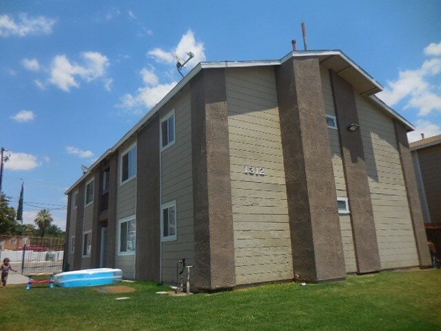 Primary Photo - 1320 Flower St