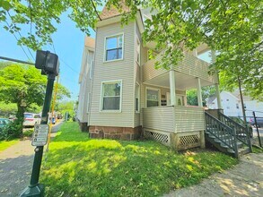 Building Photo - 483 Ferry St