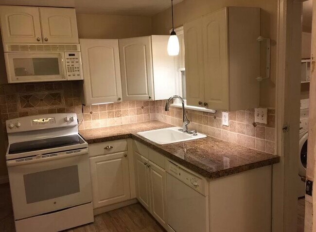 Building Photo - 342 5th St SE