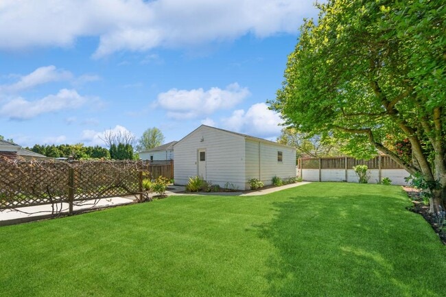 Building Photo - Beautifully Updated Magnolia Home - 3 bedr...