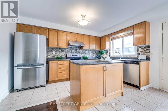 Building Photo - 5166 Des Jardines Dr