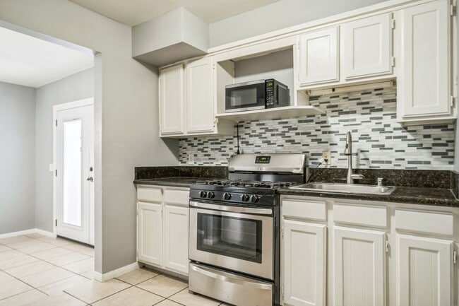 Building Photo - 3921 Torsby Pl