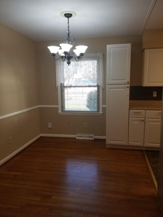 Building Photo - 2137 Oleander Dr