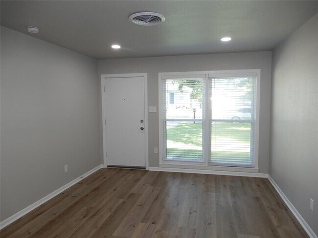 Foto del edificio - 205 Post Oak Ln