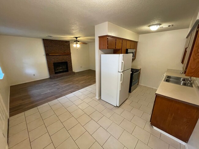 Building Photo - 1911 S Z St