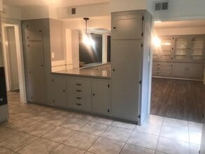 Building Photo - 151 Oak Dr