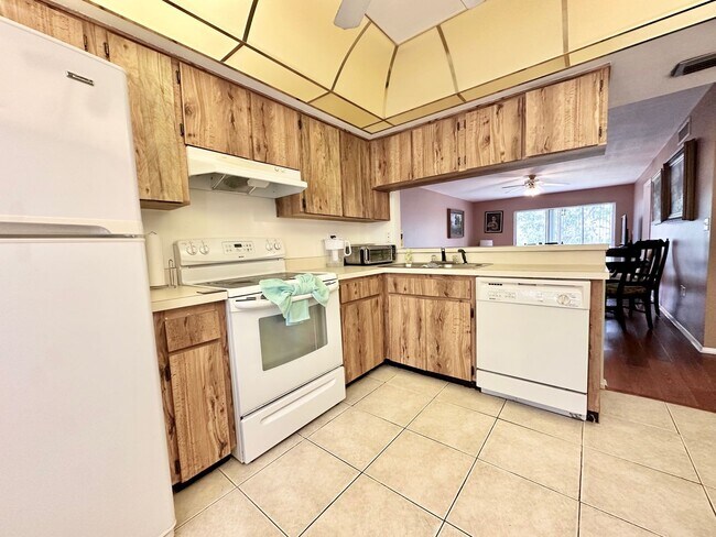 Foto del edificio - Fantastic 2br/2ba Furnished Annual Rental ...