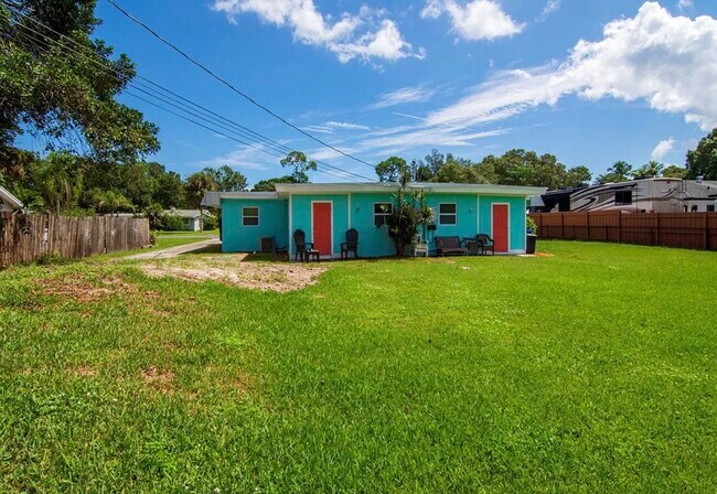 Back (unit on the left) - 1437 32nd Ave