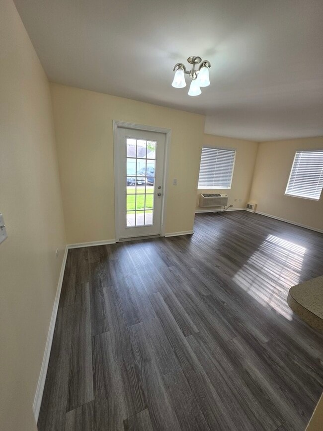 Building Photo - 101 Silverstone Dr