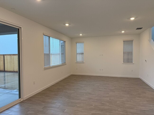 Photo - Beautiful 3 bed /2.5 bath Waiting For You! SOLAR!! Please read entire ad for viewings! House