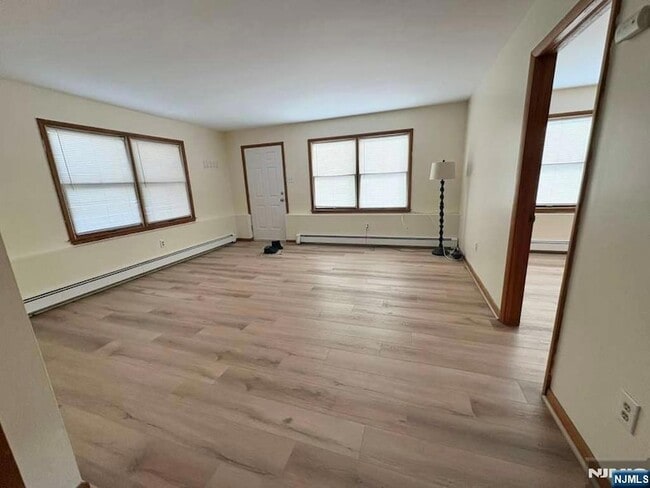 Building Photo - 402 Farnham Ave