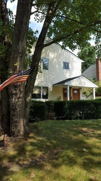 Primary Photo - 11 Meadowlawn St