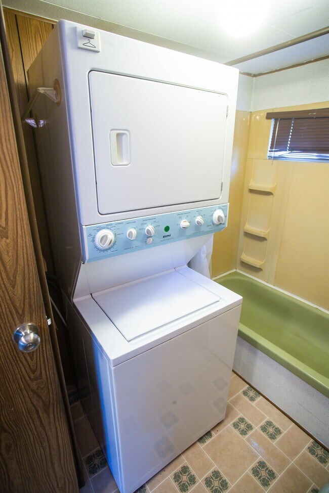 Foto del edificio - 1260 Montrose Ave