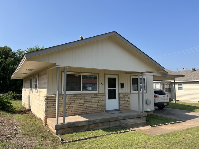 Foto del edificio - 1001 E 5th Ave