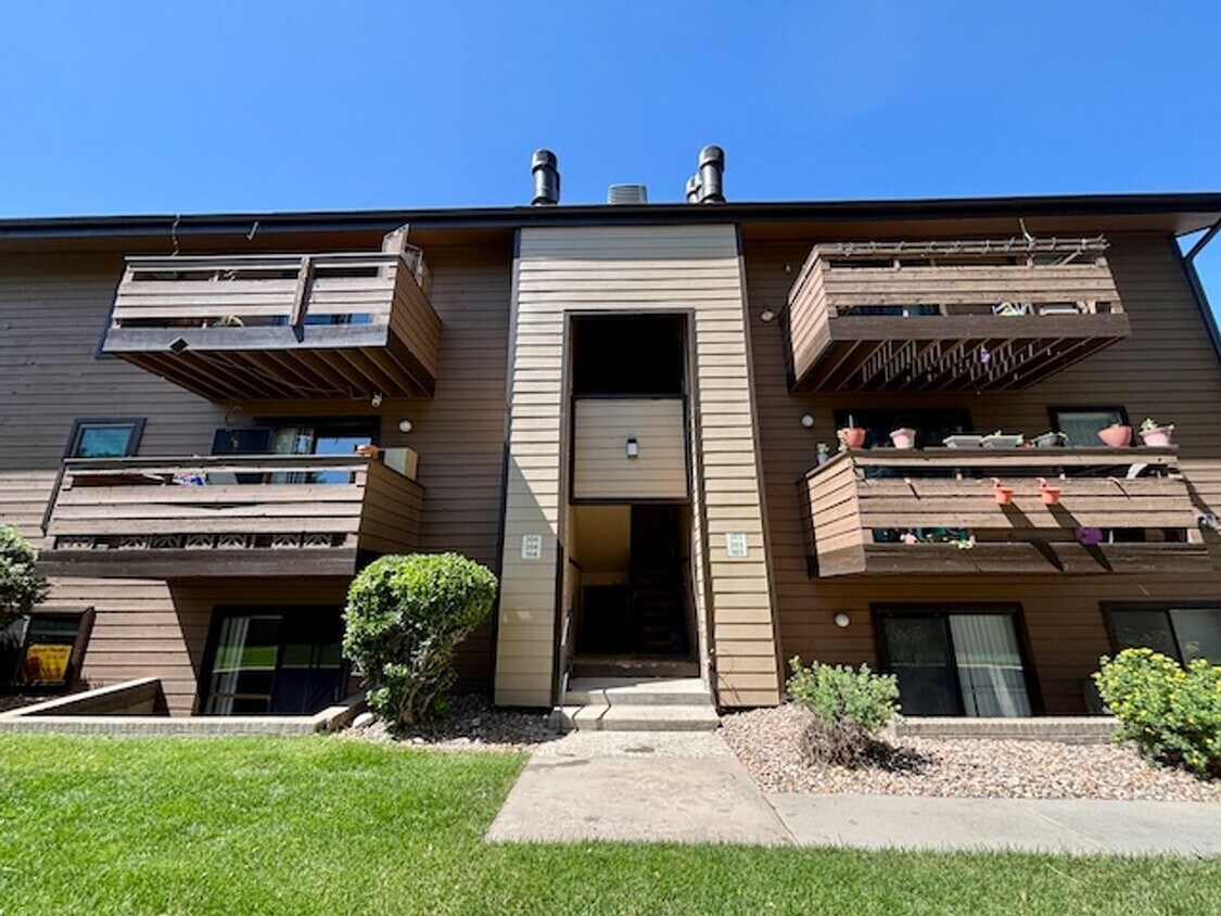 Foto principal - 7150 W 20th Ave