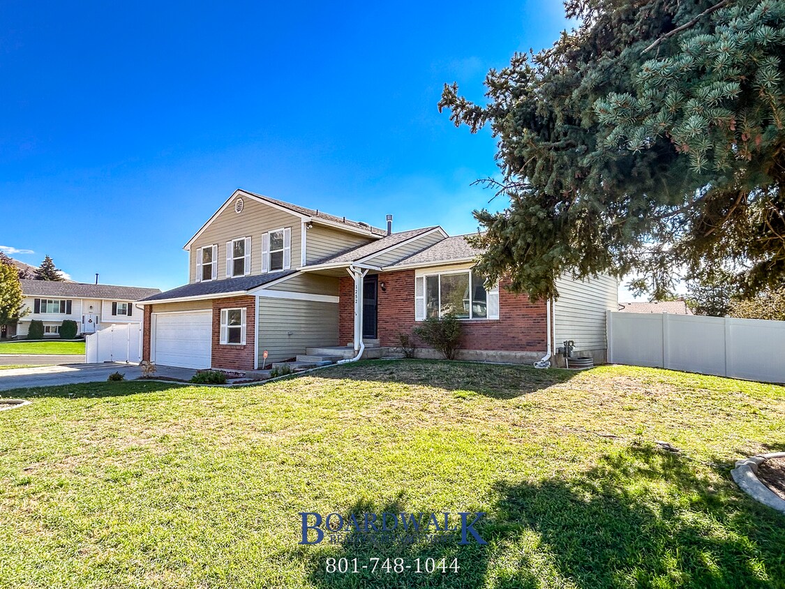 Remodeled & Ready 5 bed in Sandy - Updated 5-Bedroom Home in Sandy
