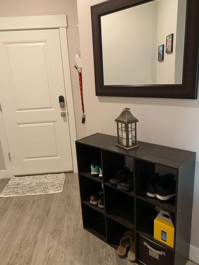 Building Photo - Spacious Townhome