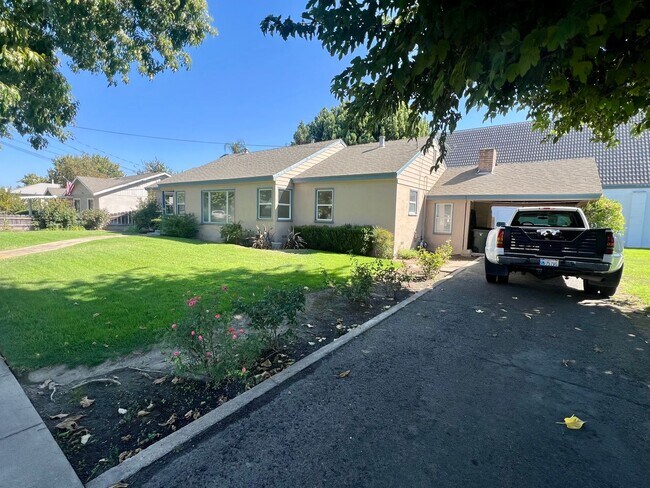 Foto del edificio - 4 Bed 2 Bath home in the heart of Escalon