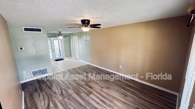 Building Photo - 1090 Henry Balch Dr