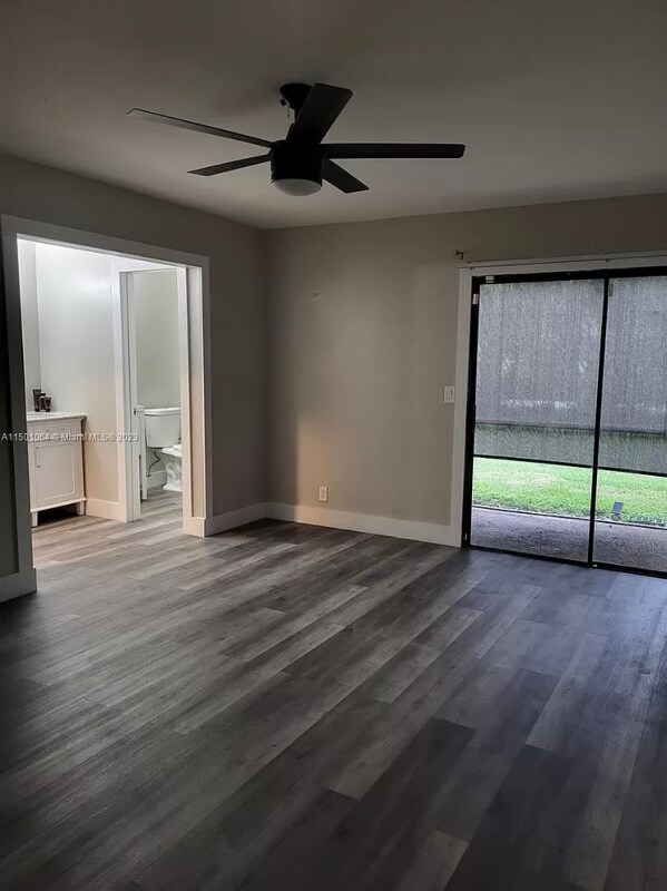 Foto del edificio - 6193 Pine Tree Ln