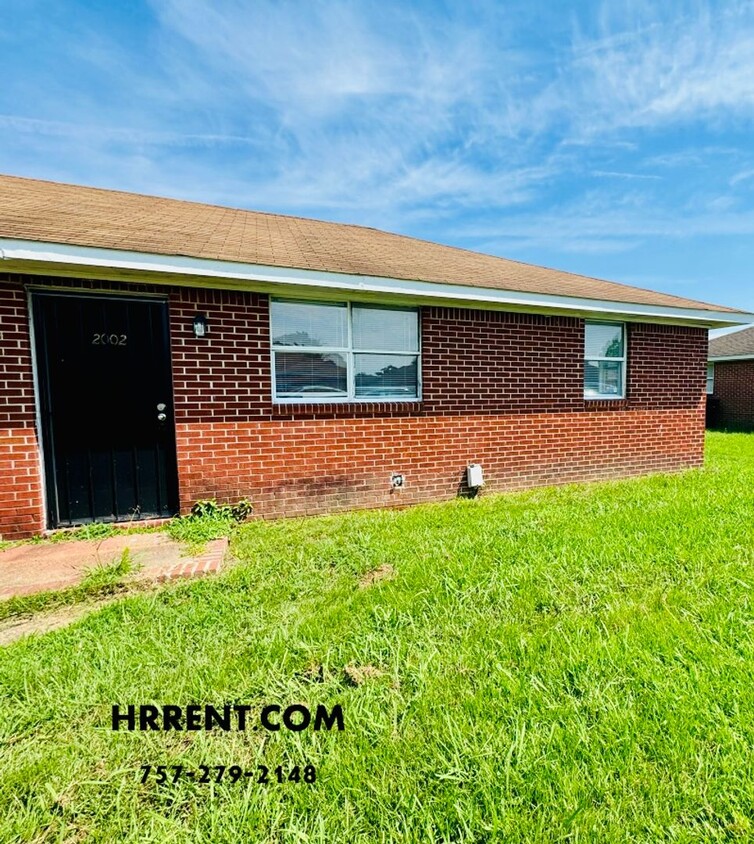 Primary Photo - COMING SOON.... Cute 2 Bedroom 1 Bathroom ...