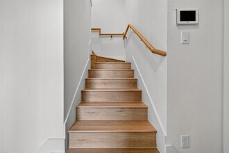 Building Photo - 3315 Daphne St