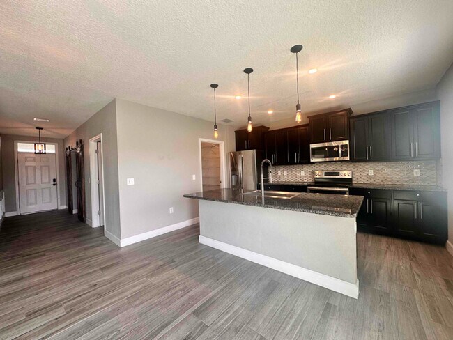 Building Photo - 4441 Lindever Ln