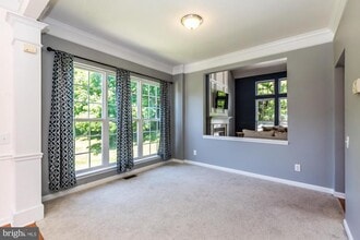 Building Photo - 684 Churchill Rd