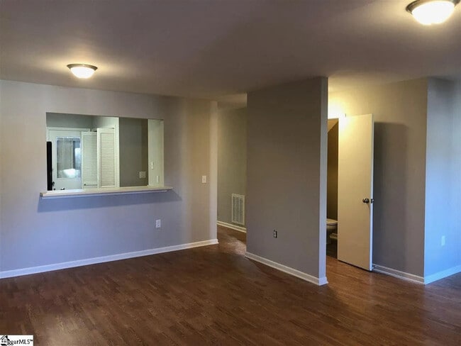 Building Photo - 100 Buttercup Way
