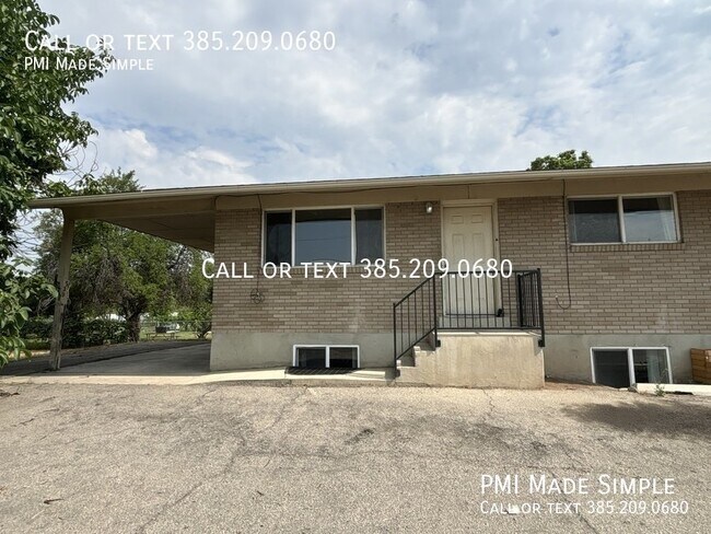 Building Photo - Large 4BR duplex with spacious yard in gre...