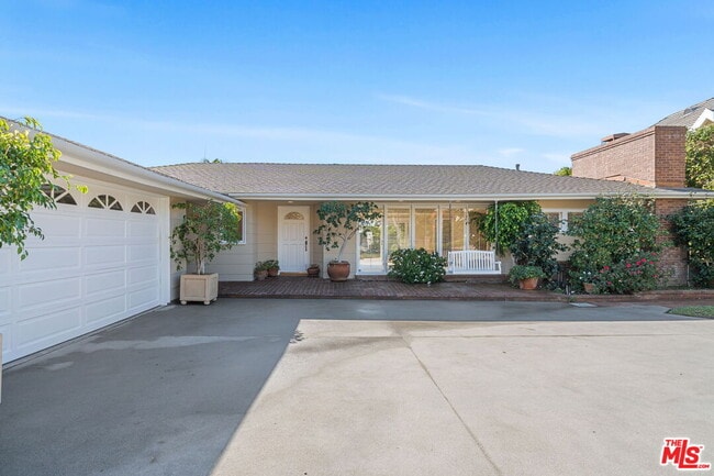 Building Photo - 14972 Camarosa Dr