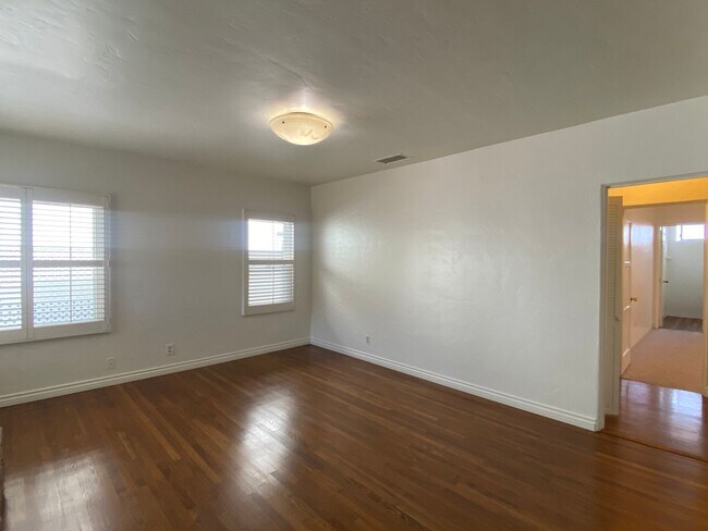 Foto del edificio - Beautiful 2BD/2BA Beach Home | Prime Mission Beach Location | Garage + 2 Parking Spaces