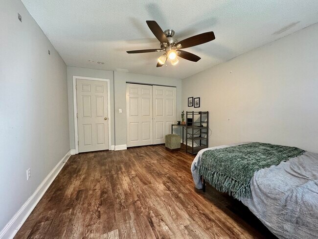 Foto del edificio - 70 Warren Ave