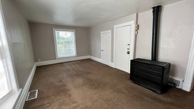Building Photo - 306 Hollister SE