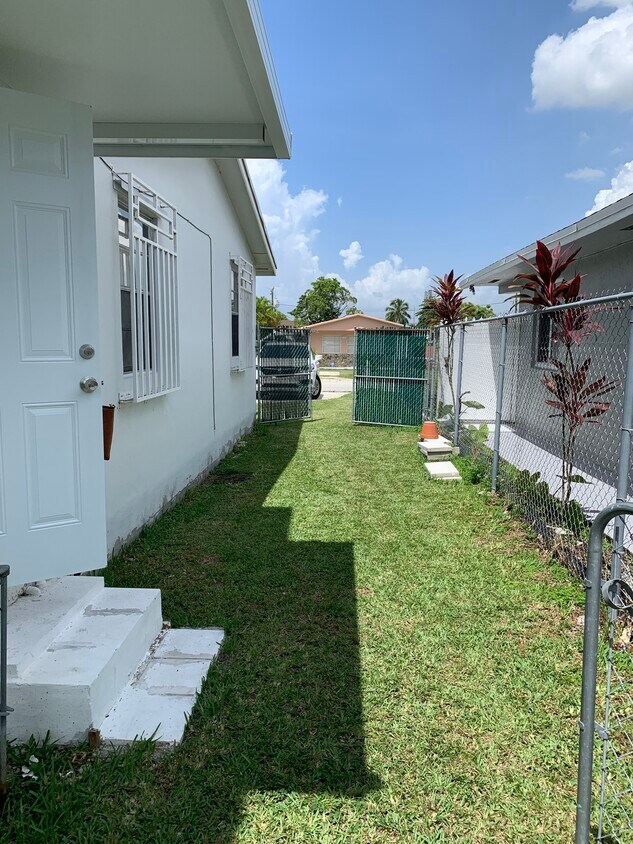 Primary Photo - 11960 SW 8th St