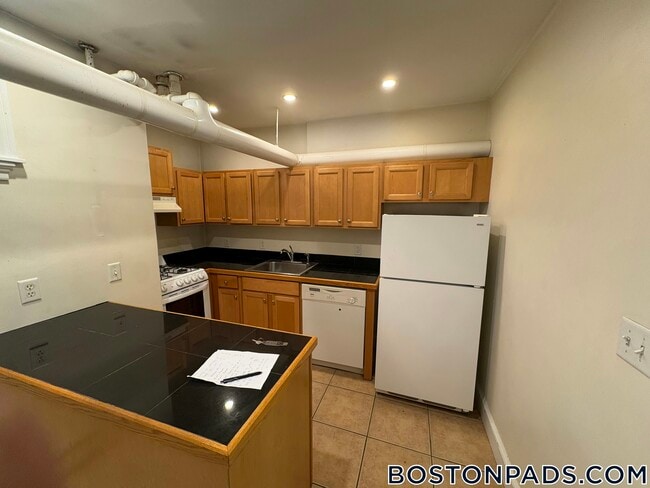 Building Photo - 33 Walbridge St