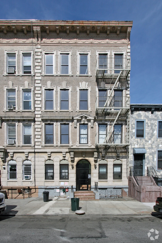 Building Photo - 693 Madison St