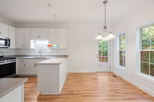Building Photo - Pittsboro Three Bedroom Home with Large bonus August Availability!